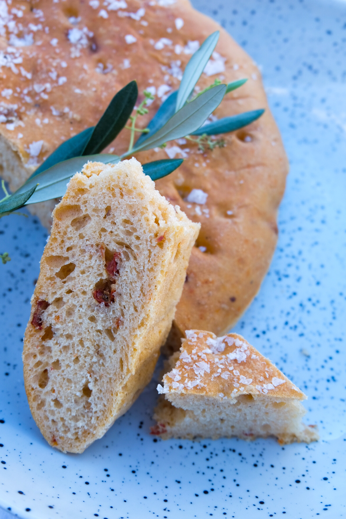 Foccacia med halvsalt og tørket tomat